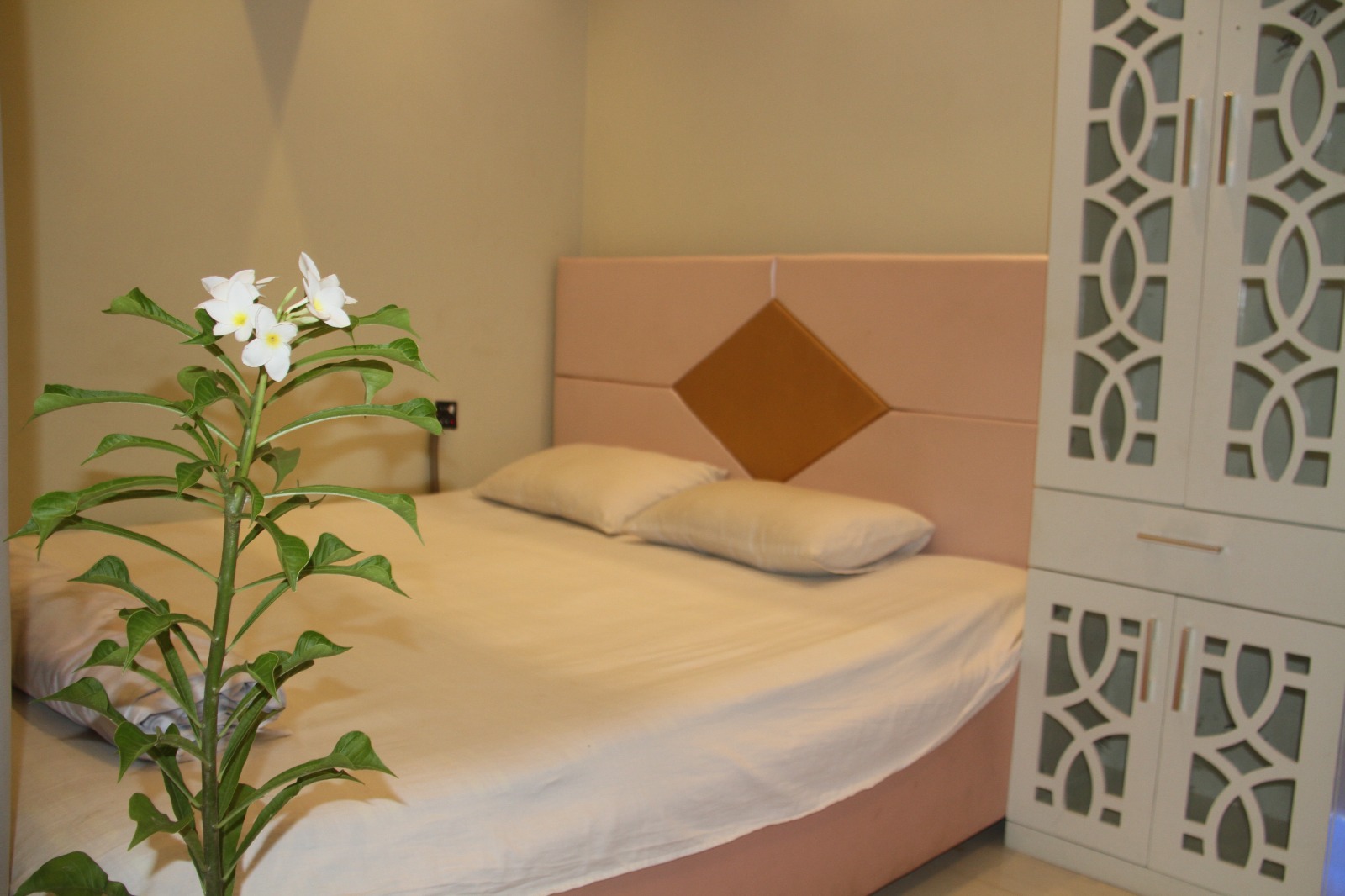 Stay Smart, Sleep Well – Premium Rooms in Dhaka